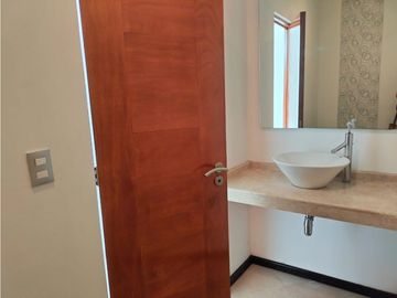 EXCLUSIVA RESIDENCIA EN PRADO LARGO, CON BUENOS ACABADOS