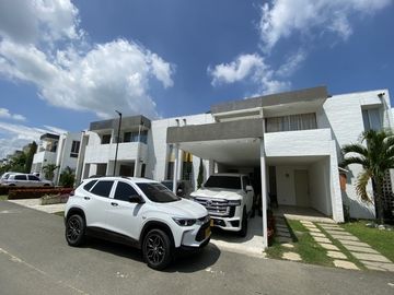 Exclusiva Casa Campestre Remodelada En Venta En Robles Del Castillo - Jamundi