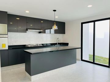 Casa en  venta con 4 recamaras en Parque Veracruz Lomas de Angelopolis