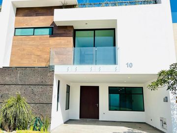 Casa en  venta con 4 recamaras en Parque Veracruz Lomas de Angelopolis
