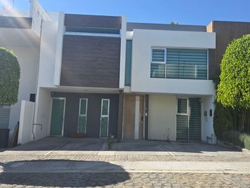 Casa - Fraccionamiento Parque Victoria