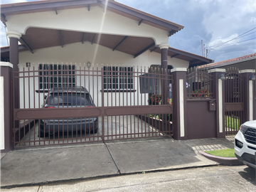 CASA EN VENTA BRISAS DEL GOLF