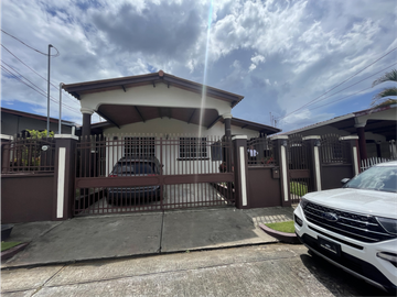 CASA EN VENTA BRISAS DEL GOLF