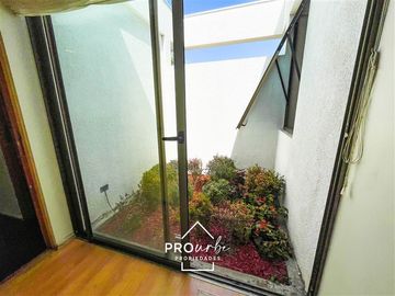 Casa en Venta en Onofre Jarpa y Carlos Vildosola /En Condominio excelente estado