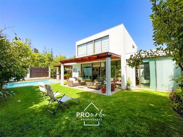 Casa en Venta en Onofre Jarpa y Carlos Vildosola /En Condominio excelente estado