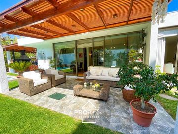 Casa en Venta en Onofre Jarpa y Carlos Vildosola /En Condominio excelente estado