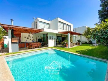 Casa en Venta en Onofre Jarpa y Carlos Vildosola /En Condominio excelente estado