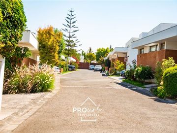 Casa en Venta en Onofre Jarpa y Carlos Vildosola /En Condominio excelente estado