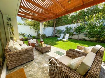 Casa en Venta en Onofre Jarpa y Carlos Vildosola /En Condominio excelente estado