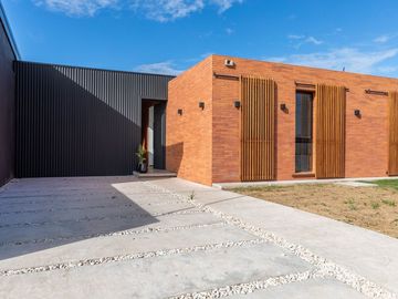 CASA EN VENTA CITY BELL EL QUIMILAR 3 DORMITORIOS