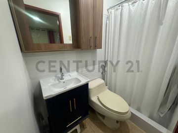 Venta de casa en la Vía Salitre, Urb. Compostela