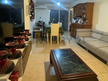 Venta de casa en la Vía Salitre, Urb. Compostela