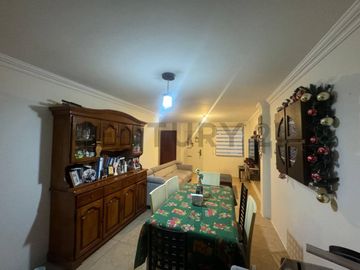 Venta de casa en la Vía Salitre, Urb. Compostela
