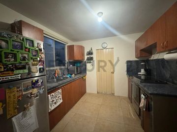 Venta de casa en la Vía Salitre, Urb. Compostela