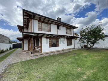 CASA DE VENTA ALANGASÍ (SECTOR SAN GABRIEL)