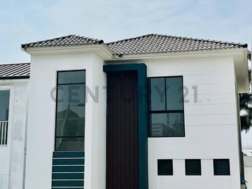Venta de casa en la Vía Salitre, La Aurora