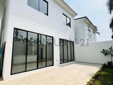 Venta de casa en la Vía Salitre, La Aurora