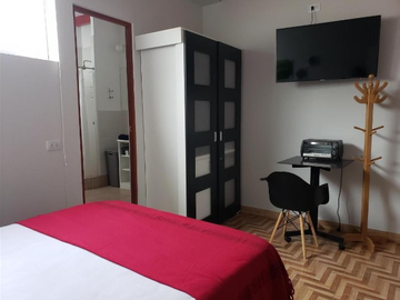 VENDO CASONA MIRAFLORINA, REMODELADA CON 18 DORMITORIOS