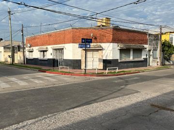 Casa a 100 mts de Av. Sabattini, 406m2 de terreno!!!