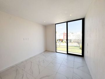 CASA NUEVA CON ROOF GARDEN EN LA RUA