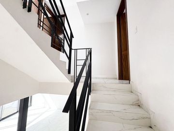 CASA NUEVA CON ROOF GARDEN EN LA RUA