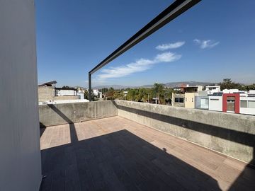 CASA NUEVA CON ROOF GARDEN EN LA RUA