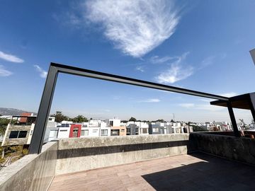 CASA NUEVA CON ROOF GARDEN EN LA RUA