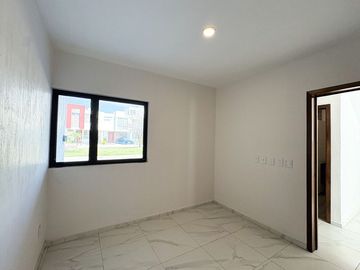 CASA NUEVA CON ROOF GARDEN EN LA RUA