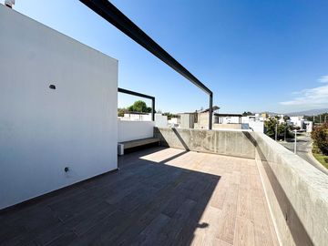 CASA NUEVA CON ROOF GARDEN EN LA RUA
