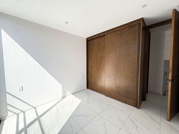 CASA NUEVA CON ROOF GARDEN EN LA RUA