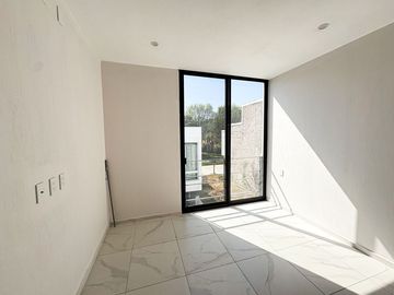 CASA NUEVA CON ROOF GARDEN EN LA RUA