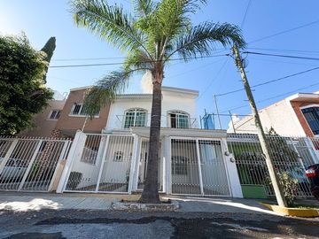 CASA CON EXCELENTES ESPACIOS EN EL FORTÍN.