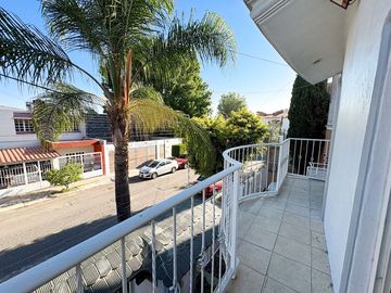 CASA CON EXCELENTES ESPACIOS EN EL FORTÍN.