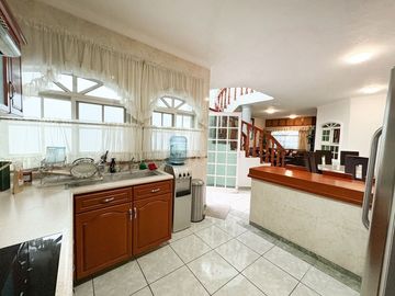 CASA CON EXCELENTES ESPACIOS EN EL FORTÍN.