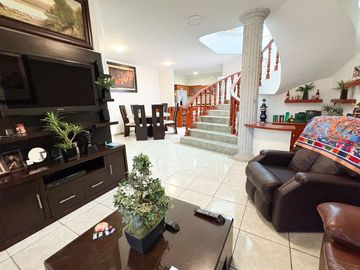 CASA CON EXCELENTES ESPACIOS EN EL FORTÍN.