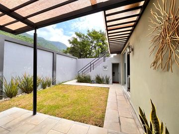 CASA CON VISTA AL LAGO EN SAN JUAN CÓSALA, EN LA RIBERA DE CHAPALA.