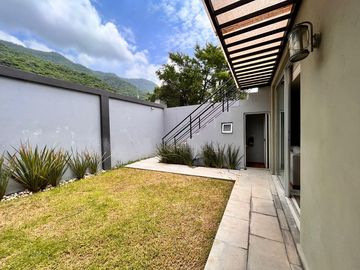 CASA CON VISTA AL LAGO EN SAN JUAN CÓSALA, EN LA RIBERA DE CHAPALA.