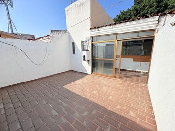 CASA MUY AMPLIA ENTRE PLAZA PATRIA Y LA SEATTLE