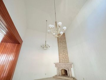 CASA MUY AMPLIA ENTRE PLAZA PATRIA Y LA SEATTLE