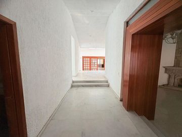 CASA MUY AMPLIA ENTRE PLAZA PATRIA Y LA SEATTLE