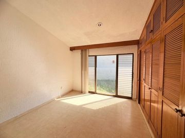 CASA MUY AMPLIA ENTRE PLAZA PATRIA Y LA SEATTLE
