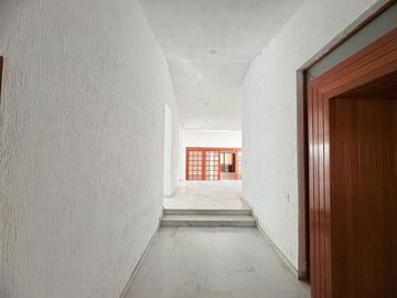 CASA MUY AMPLIA ENTRE PLAZA PATRIA Y LA SEATTLE