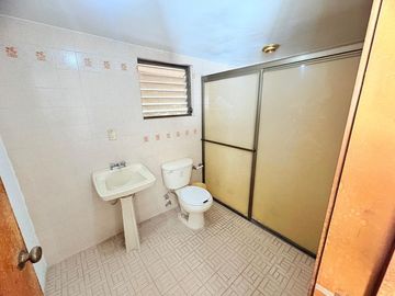 CASA MUY AMPLIA ENTRE PLAZA PATRIA Y LA SEATTLE