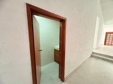 CASA MUY AMPLIA ENTRE PLAZA PATRIA Y LA SEATTLE