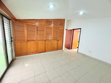 CASA MUY AMPLIA ENTRE PLAZA PATRIA Y LA SEATTLE