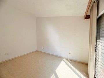 CASA MUY AMPLIA ENTRE PLAZA PATRIA Y LA SEATTLE