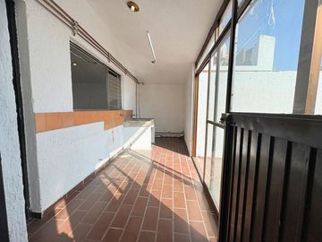 CASA MUY AMPLIA ENTRE PLAZA PATRIA Y LA SEATTLE