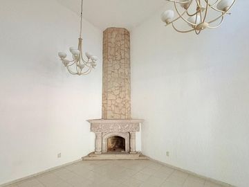 CASA MUY AMPLIA ENTRE PLAZA PATRIA Y LA SEATTLE