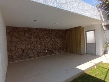 CASA PARA REMODELAR EN LADRON DE GUEVARA
