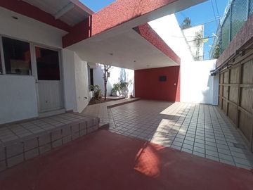 CASA PARA REMODELAR EN LADRON DE GUEVARA